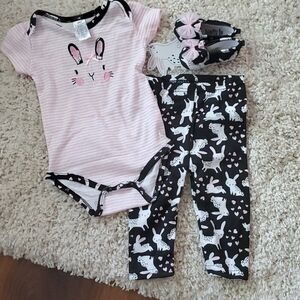Little beginnings 12 mo baby outfit rabbits